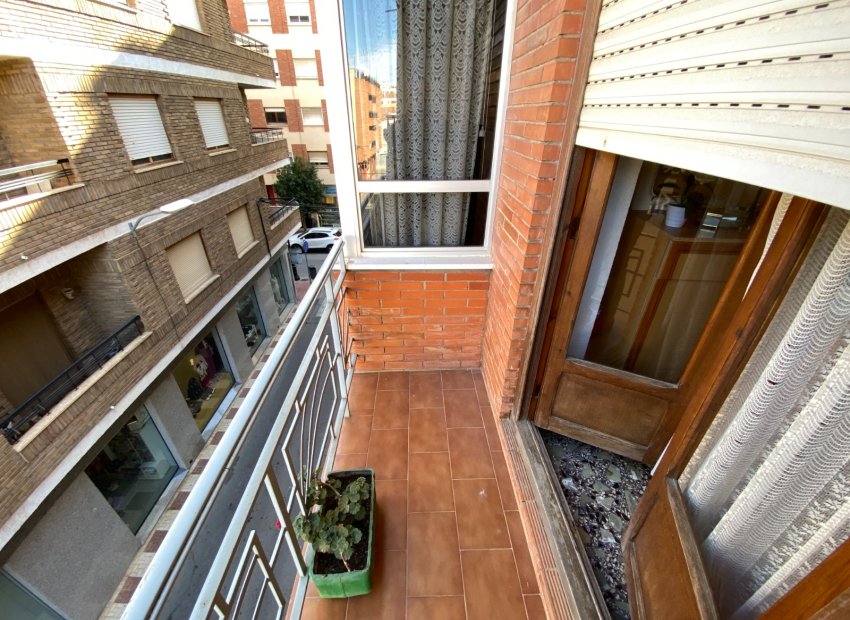 Resale - Apartment / flat - Sax