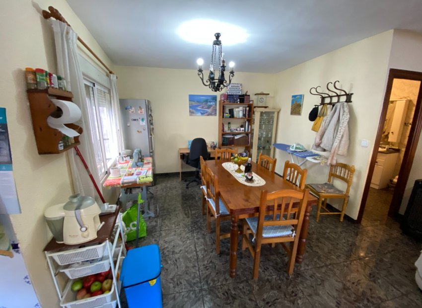 Resale - Apartment / flat - Sax