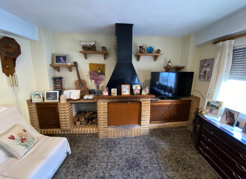 Resale - Apartment / flat - Sax