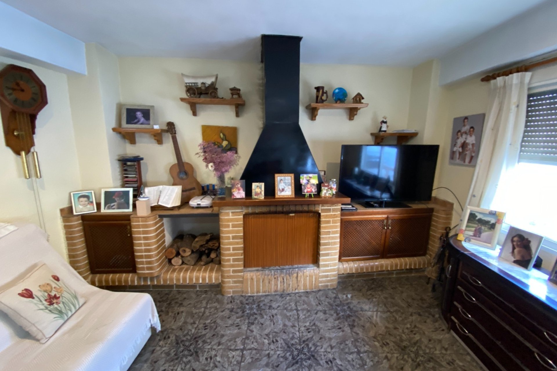 Resale - Apartment / flat - Sax