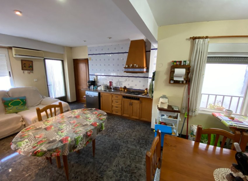 Resale - Apartment / flat - Sax