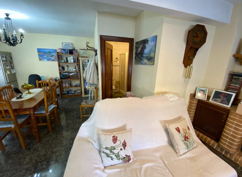 Resale - Apartment / flat - Sax