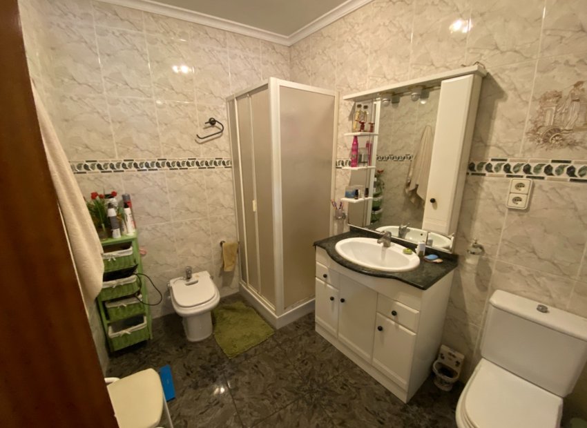 Resale - Apartment / flat - Sax