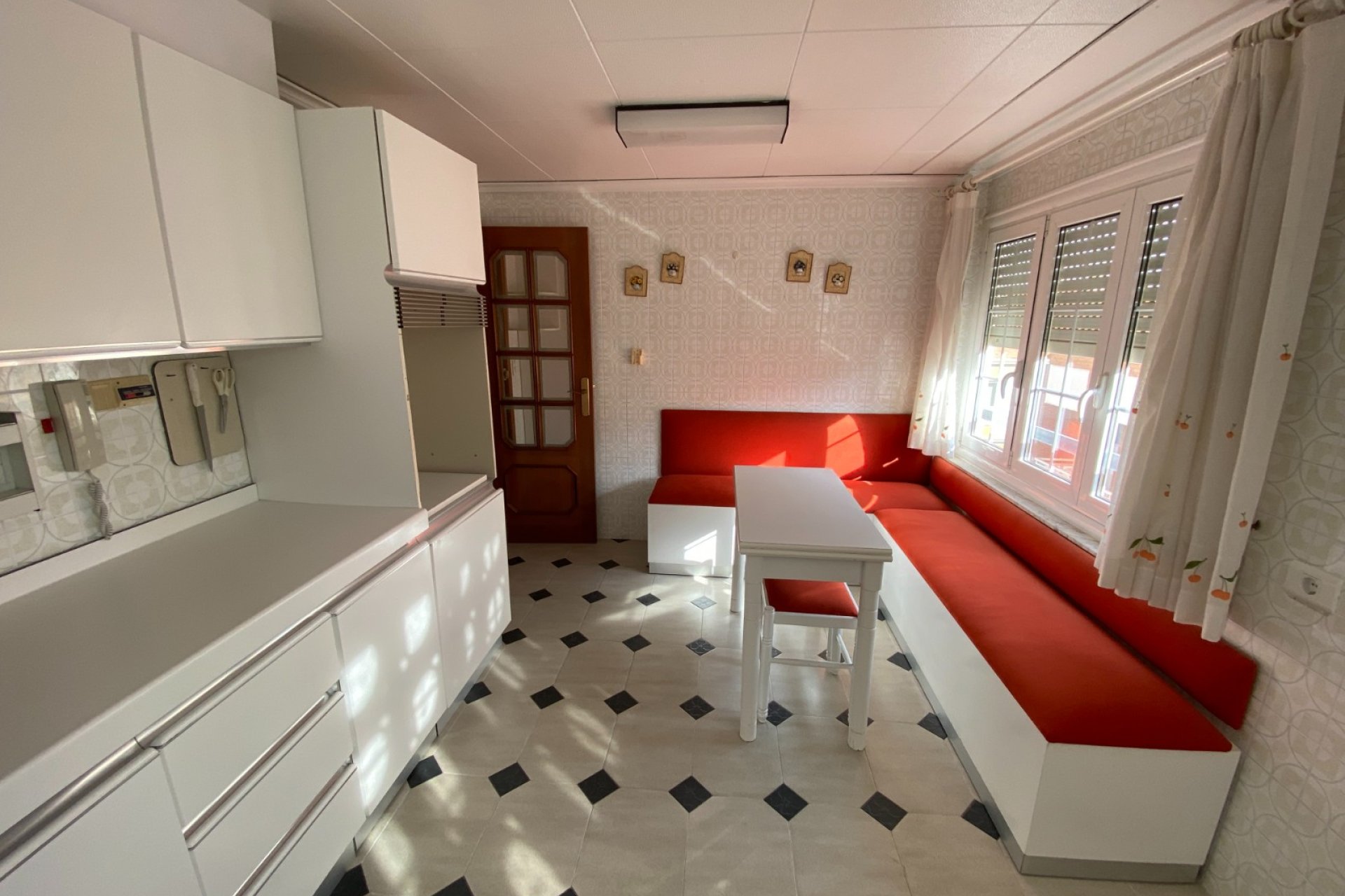 Resale - Apartment / flat - Sax