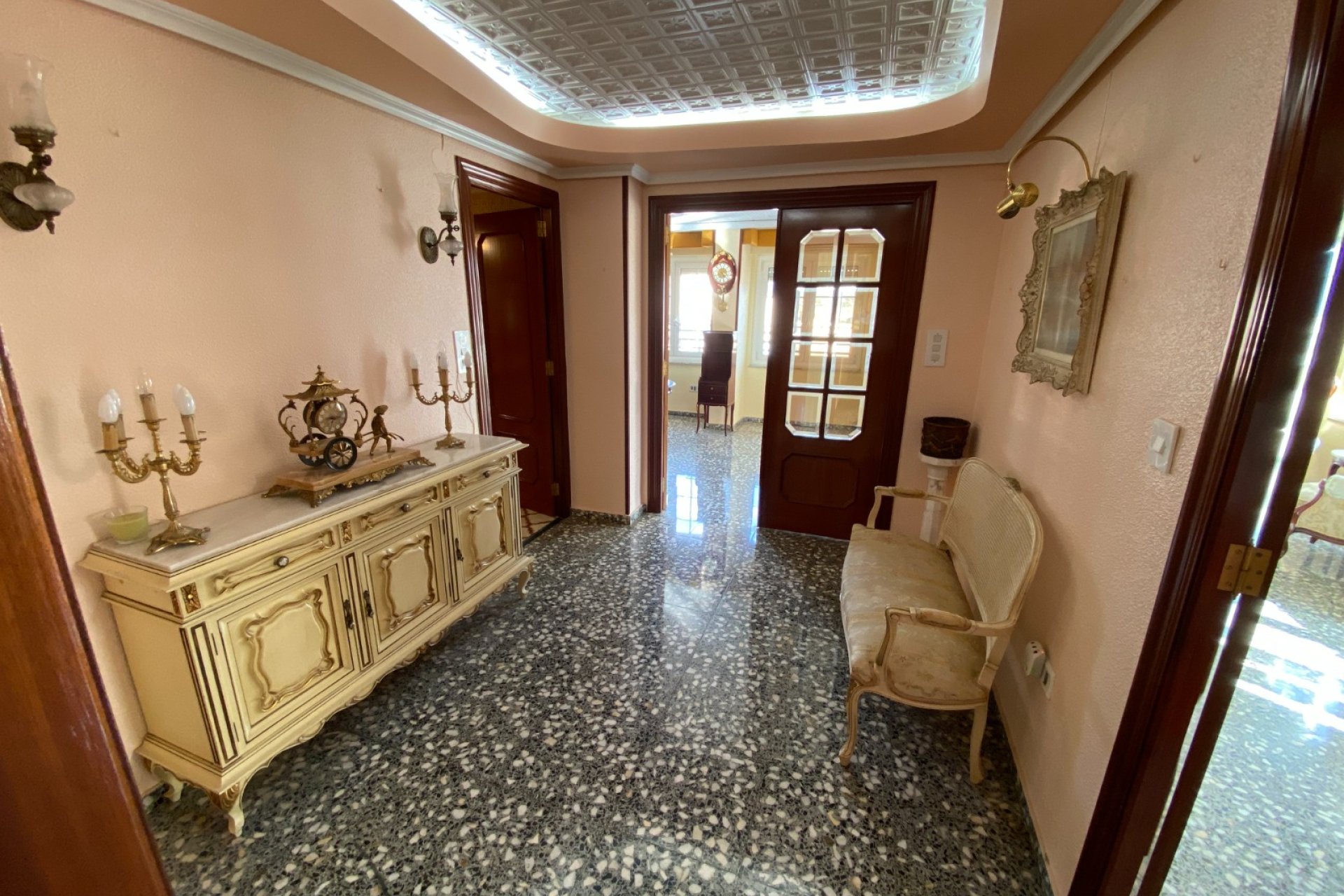 Resale - Apartment / flat - Sax