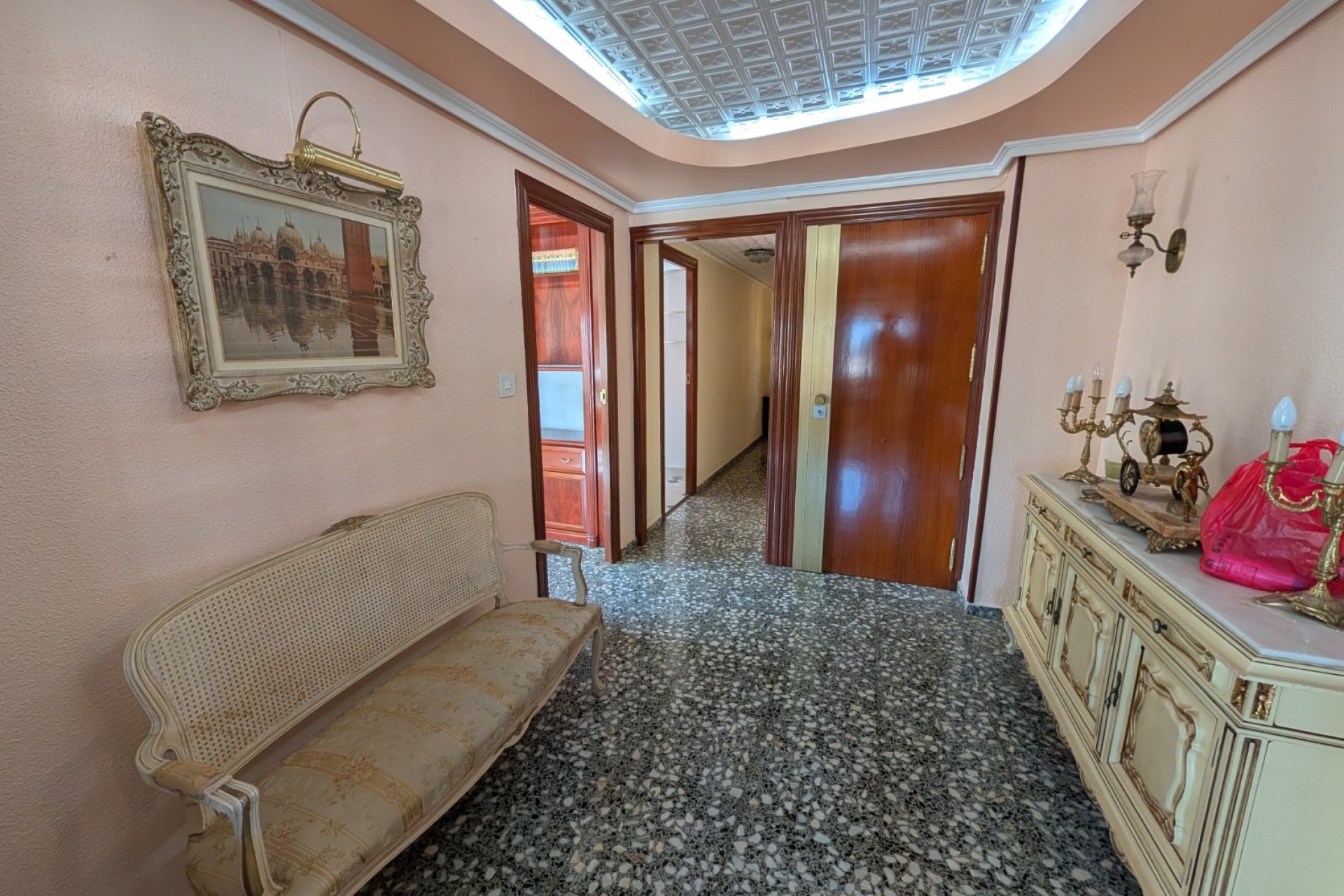 Resale - Apartment / flat - Sax