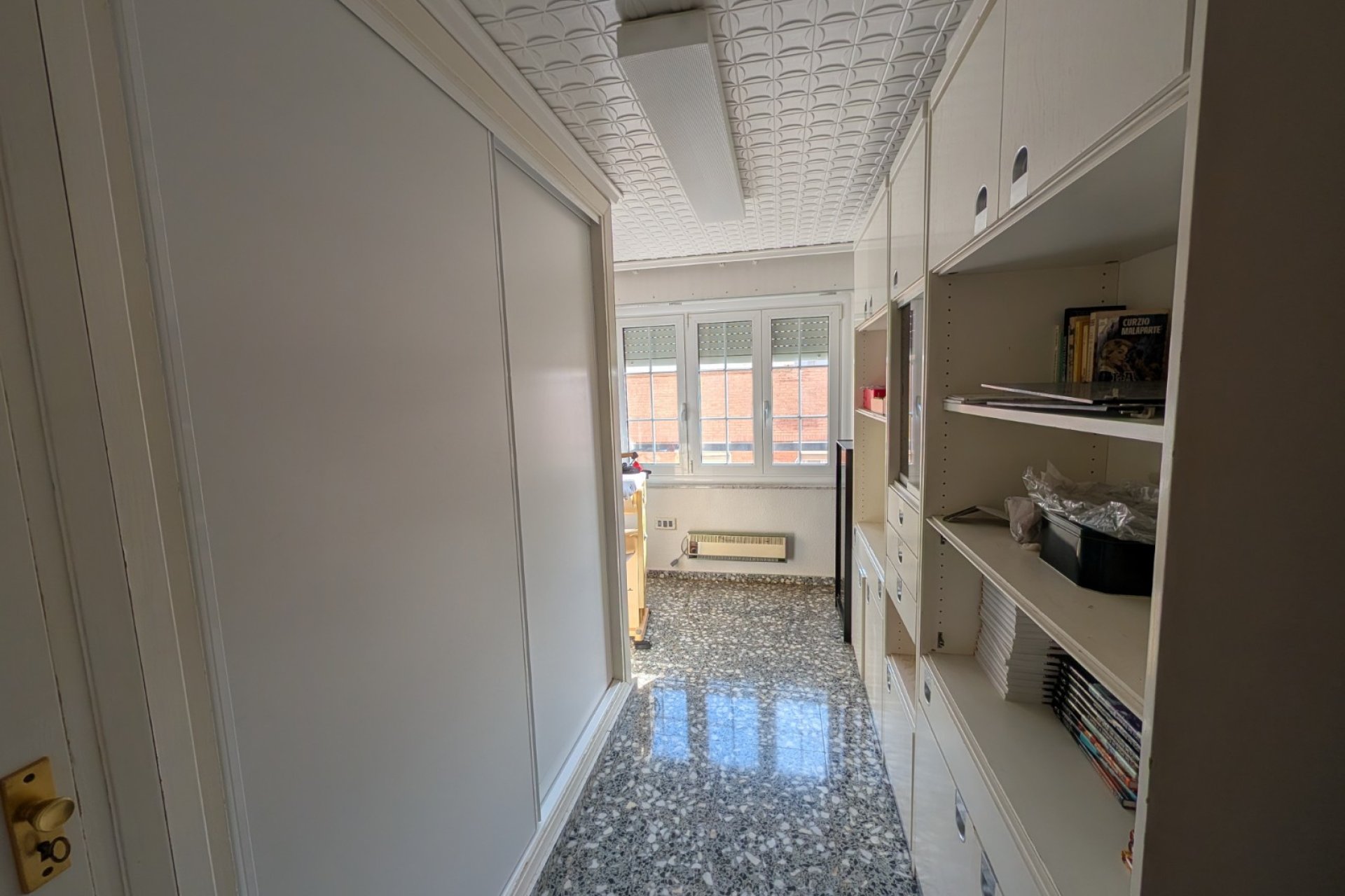 Resale - Apartment / flat - Sax
