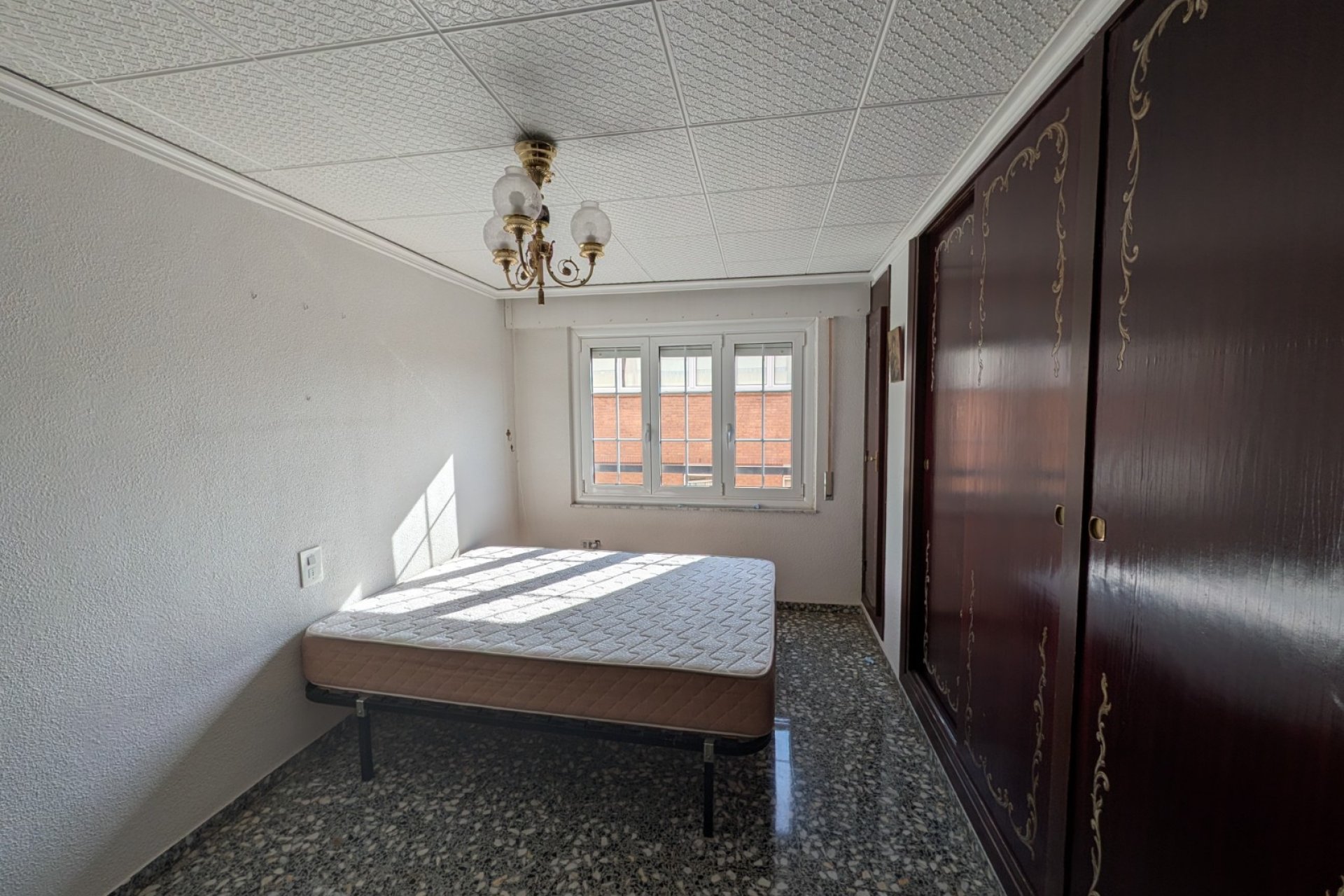 Resale - Apartment / flat - Sax