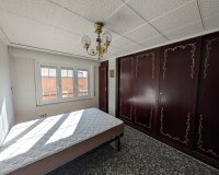 Resale - Apartment / flat - Sax