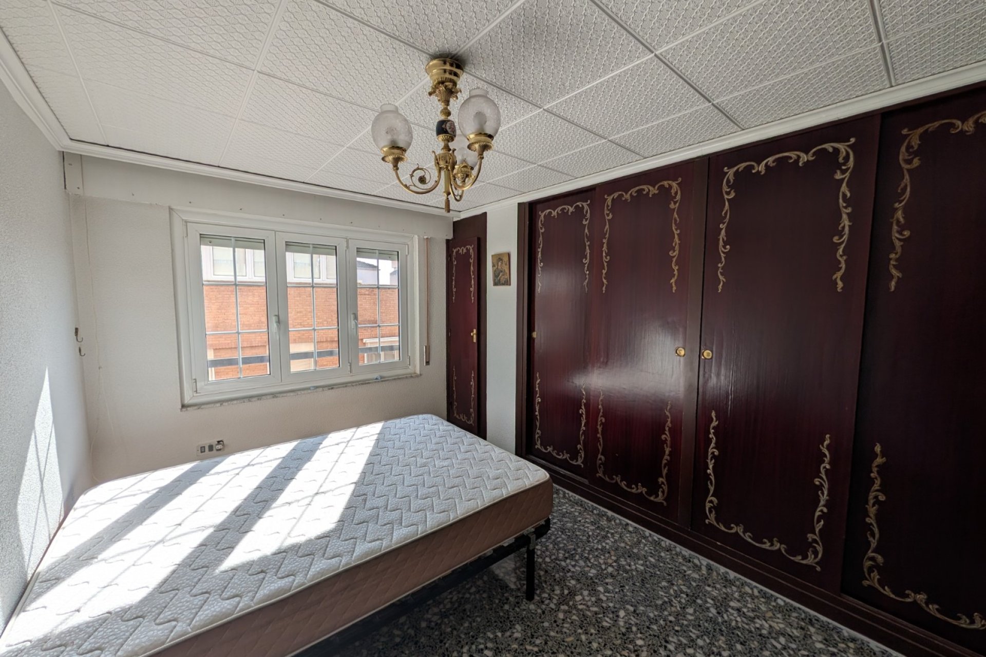 Resale - Apartment / flat - Sax