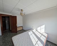 Resale - Apartment / flat - Sax