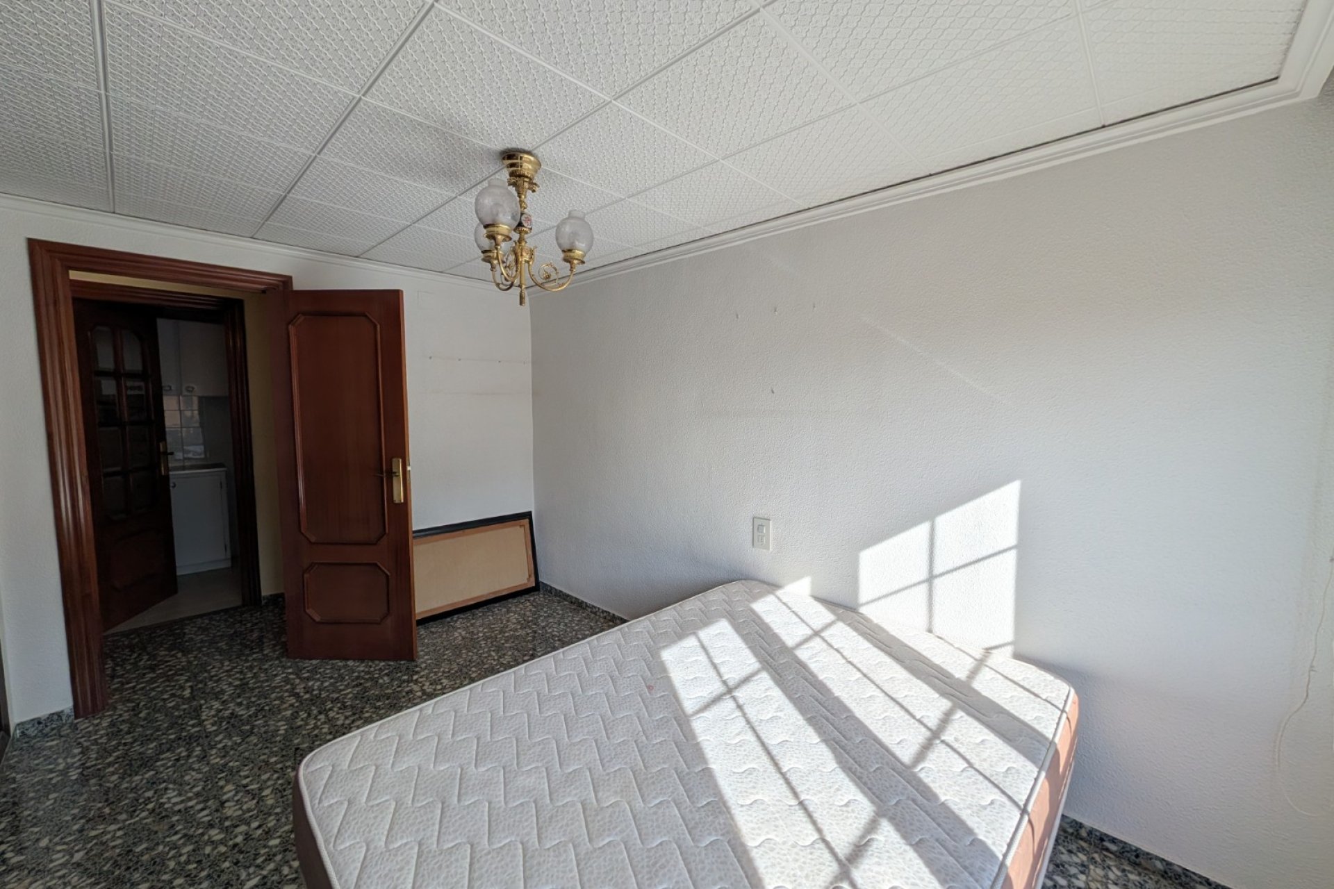 Resale - Apartment / flat - Sax