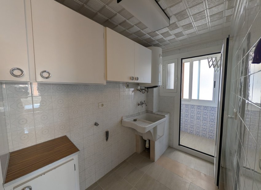 Resale - Apartment / flat - Sax