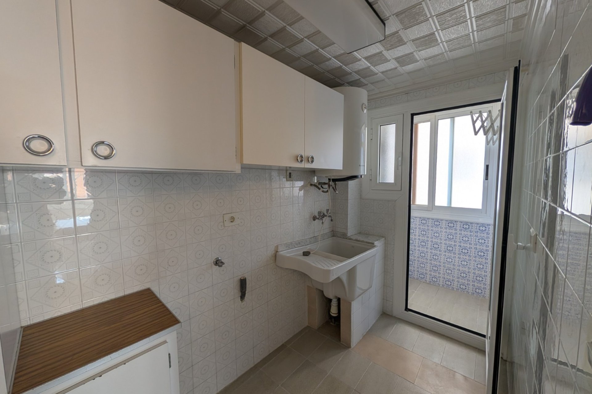 Resale - Apartment / flat - Sax