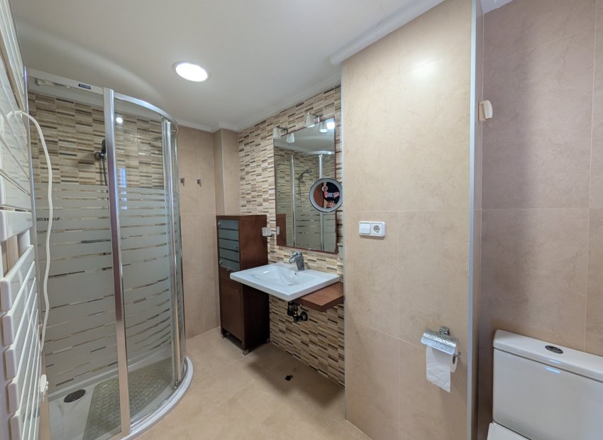 Resale - Apartment / flat - Sax
