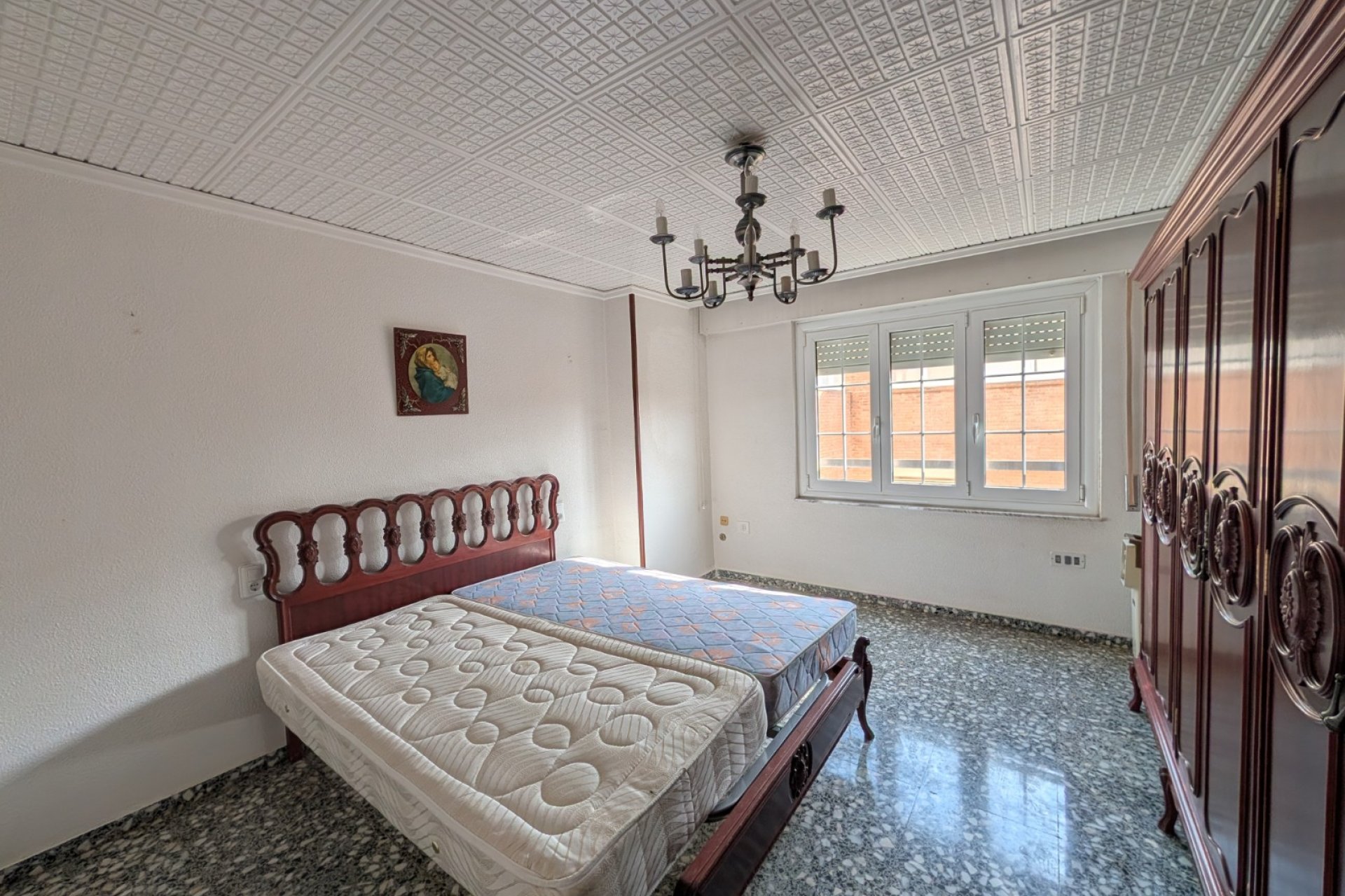 Resale - Apartment / flat - Sax