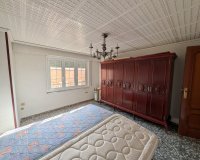 Resale - Apartment / flat - Sax
