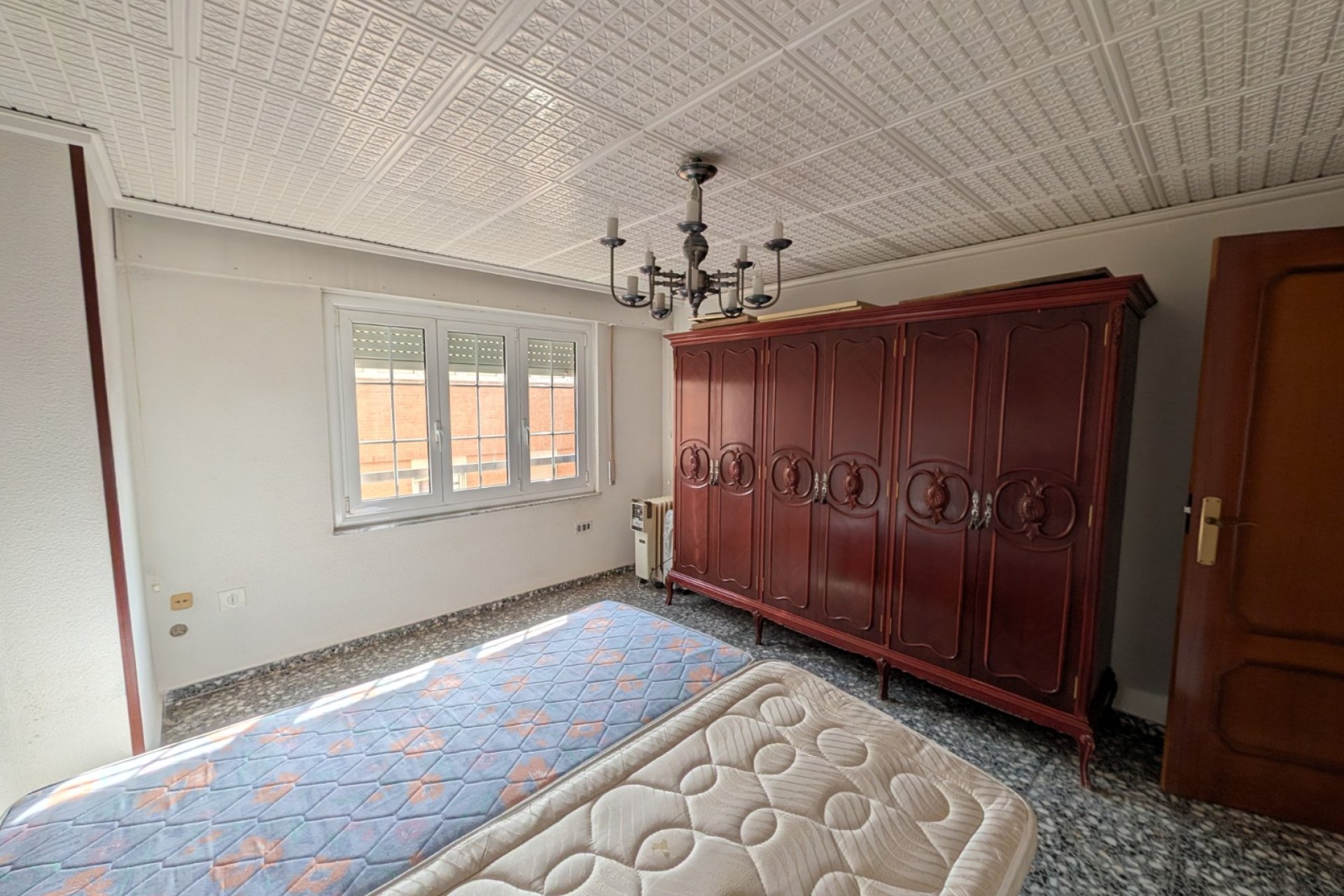 Resale - Apartment / flat - Sax