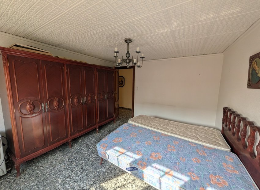 Resale - Apartment / flat - Sax