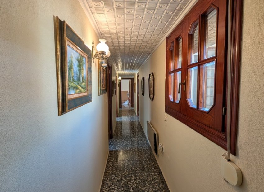 Resale - Apartment / flat - Sax