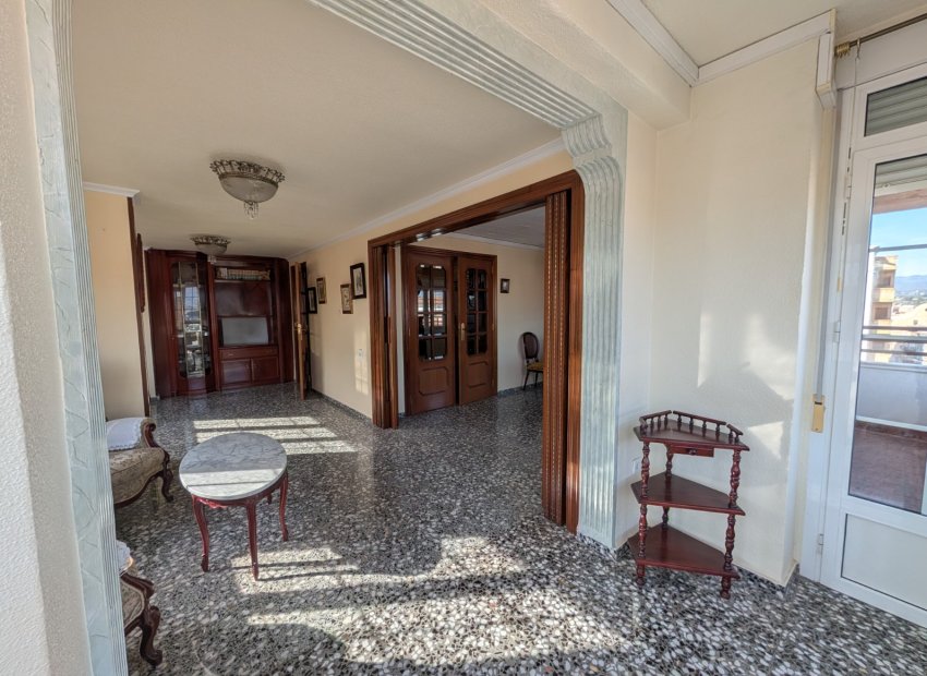 Resale - Apartment / flat - Sax