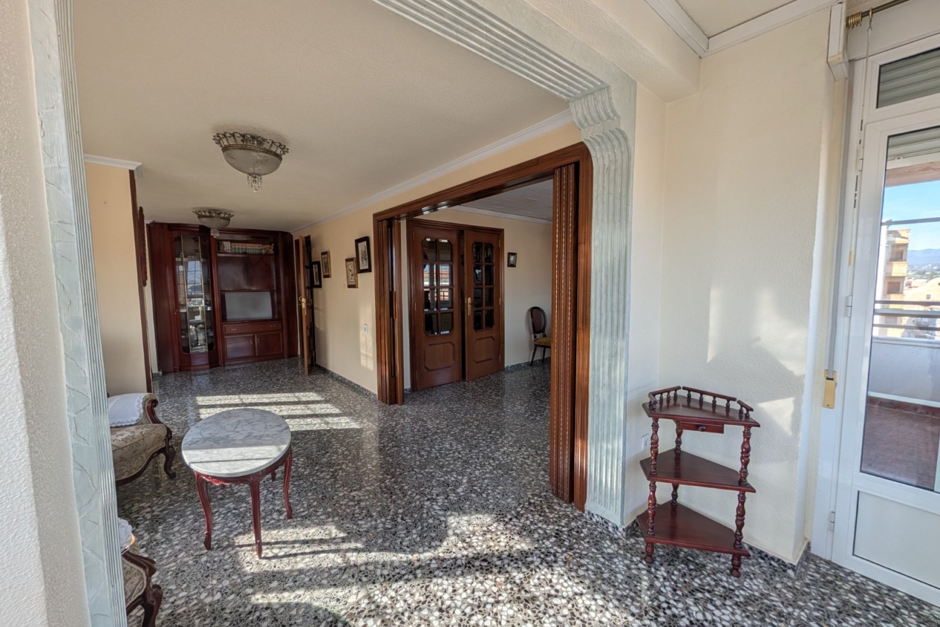 Resale - Apartment / flat - Sax