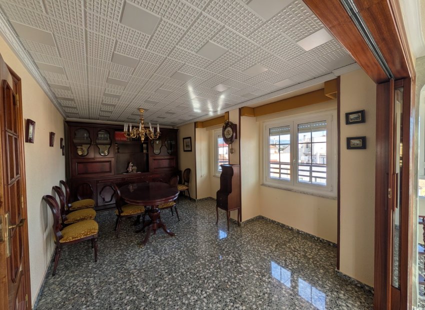 Resale - Apartment / flat - Sax