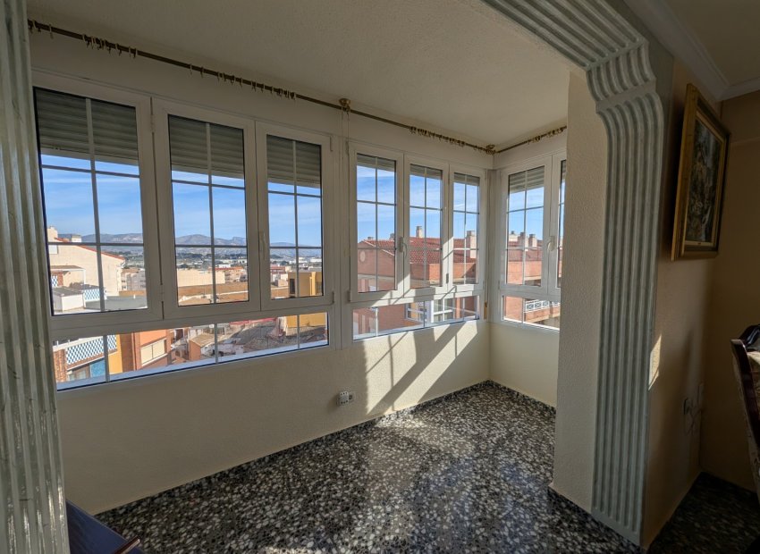 Resale - Apartment / flat - Sax