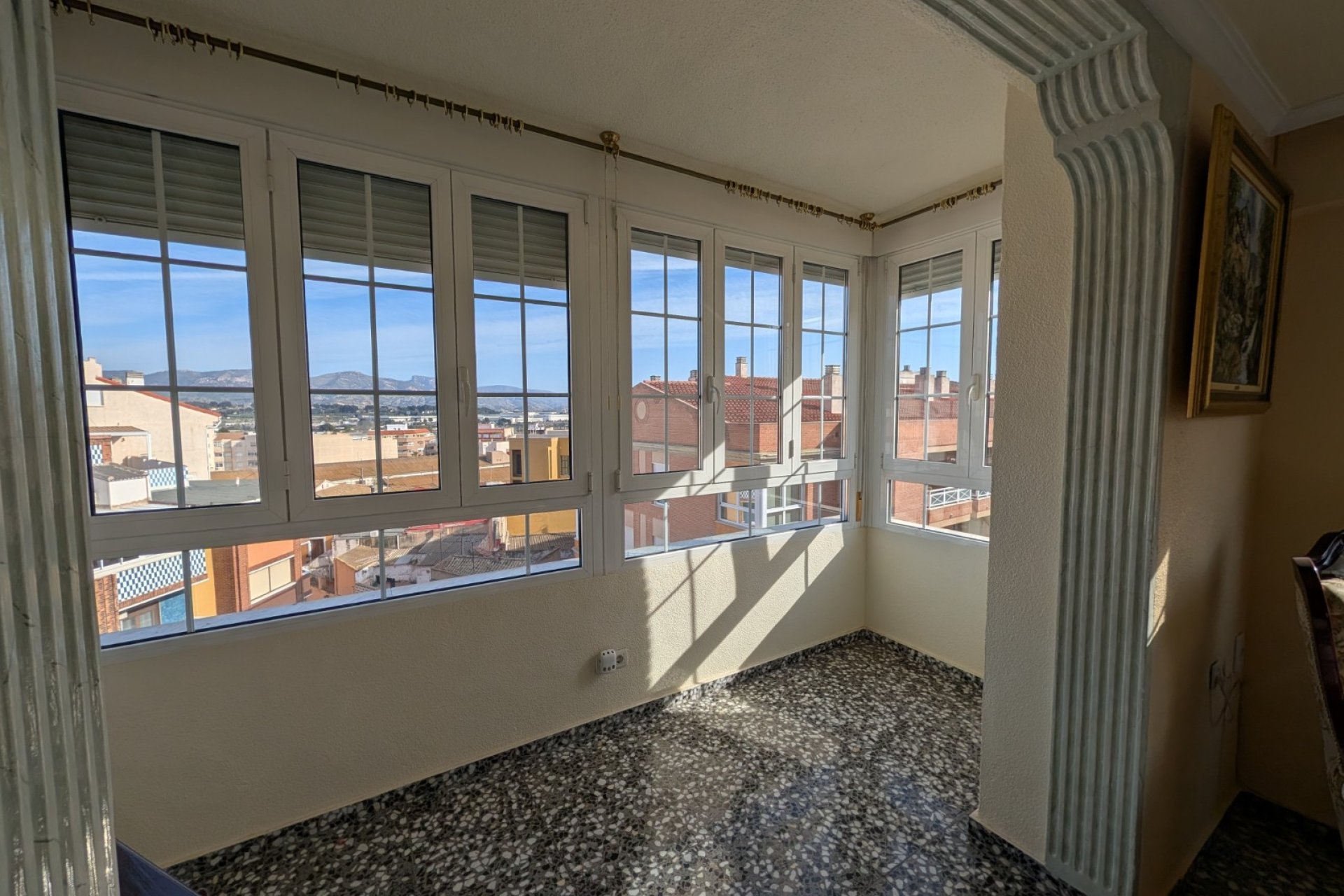 Resale - Apartment / flat - Sax