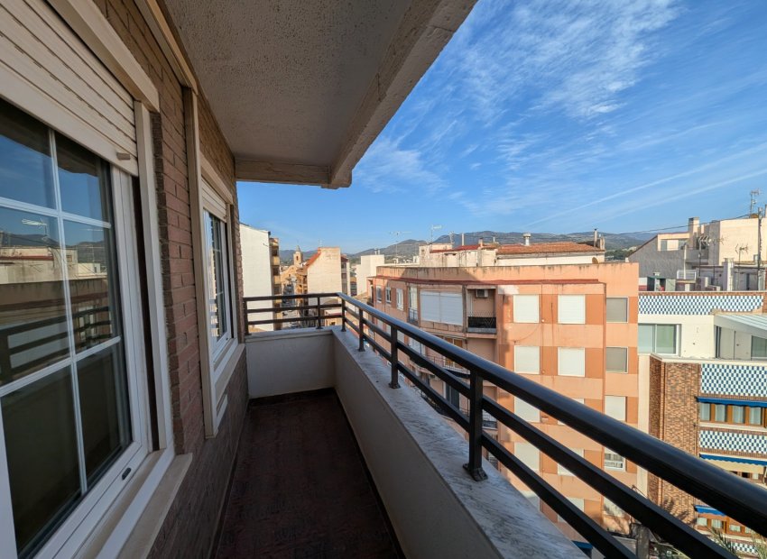 Resale - Apartment / flat - Sax