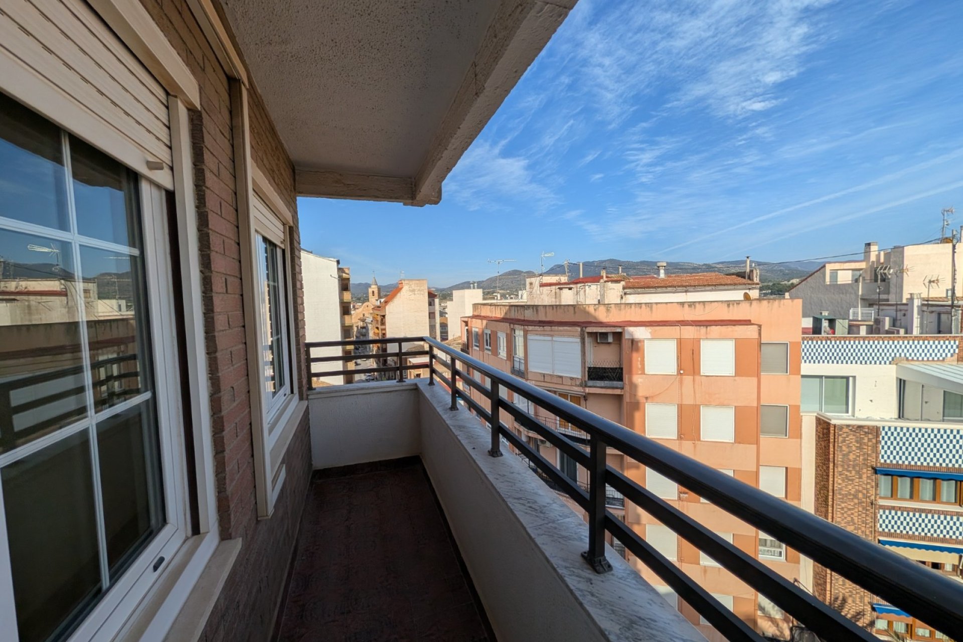 Resale - Apartment / flat - Sax