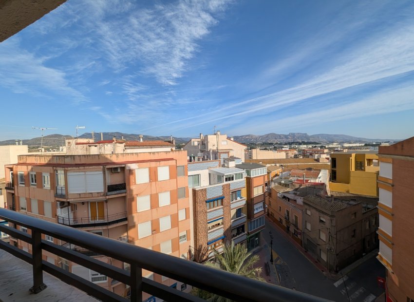 Resale - Apartment / flat - Sax