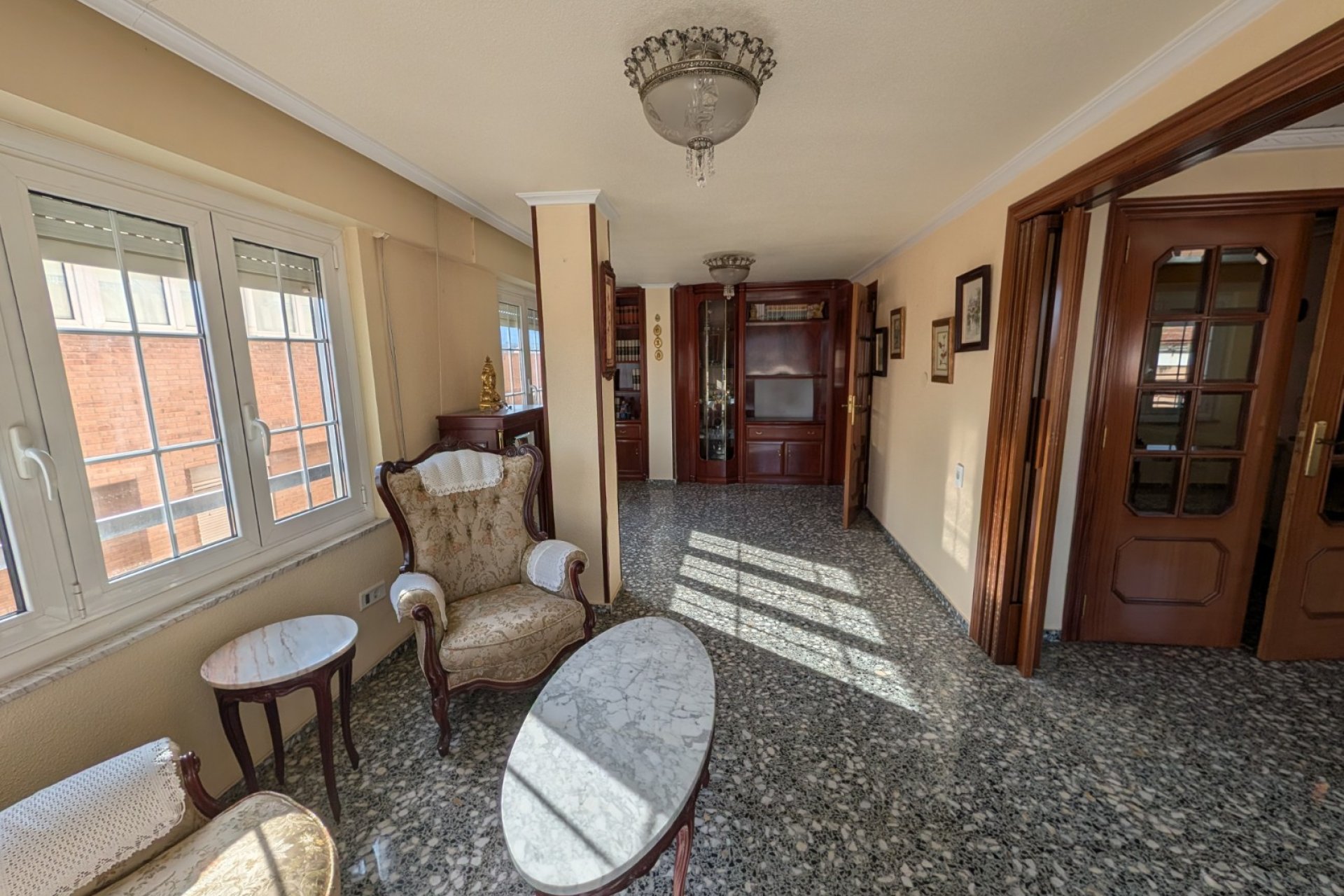 Resale - Apartment / flat - Sax