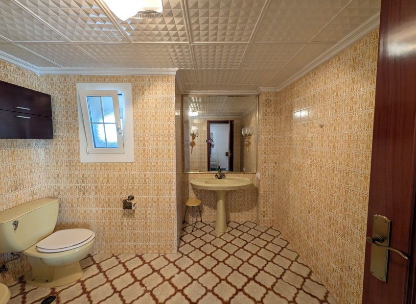 Resale - Apartment / flat - Sax