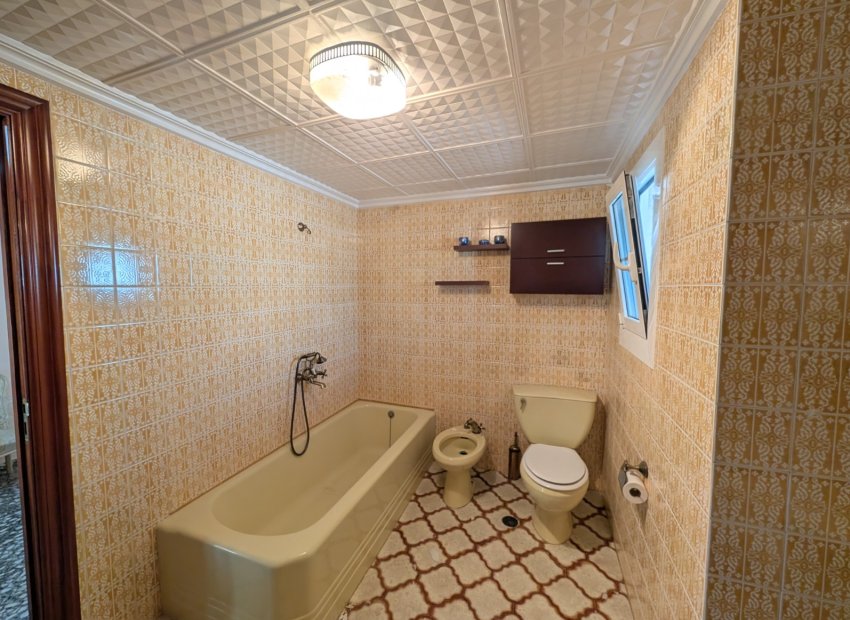 Resale - Apartment / flat - Sax