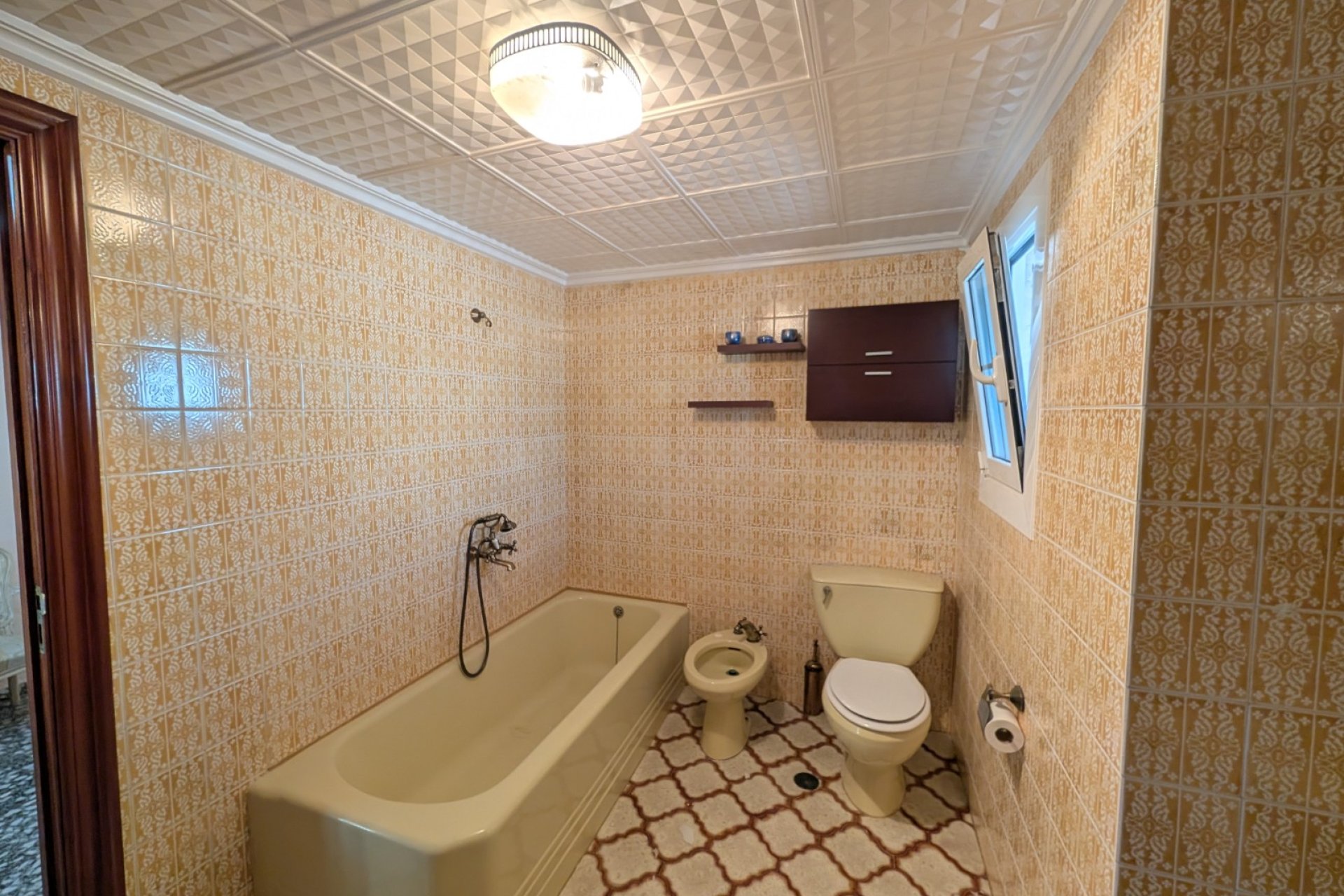 Resale - Apartment / flat - Sax