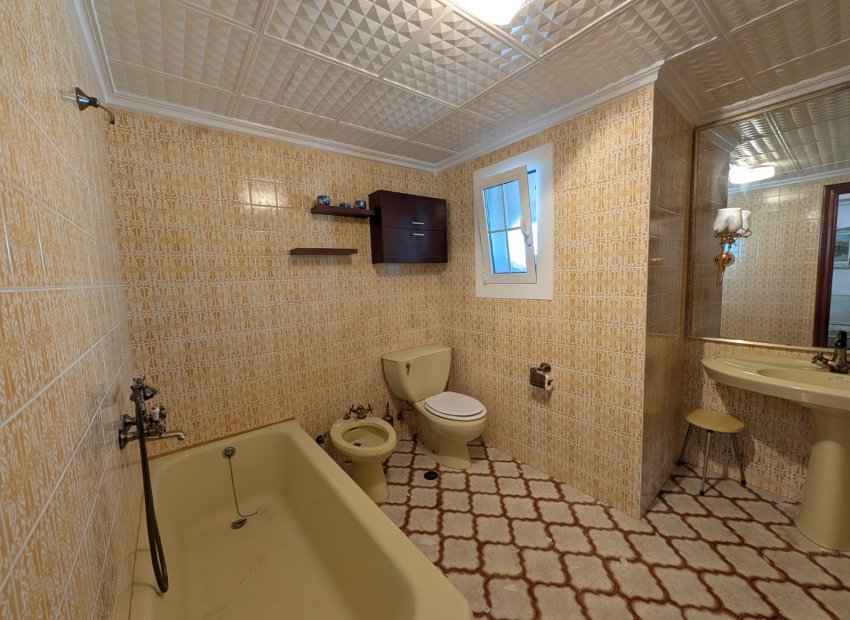 Resale - Apartment / flat - Sax