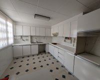 Resale - Apartment / flat - Sax