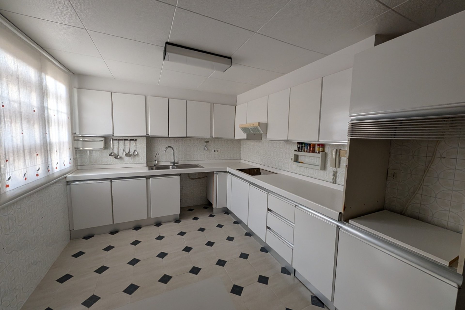 Resale - Apartment / flat - Sax