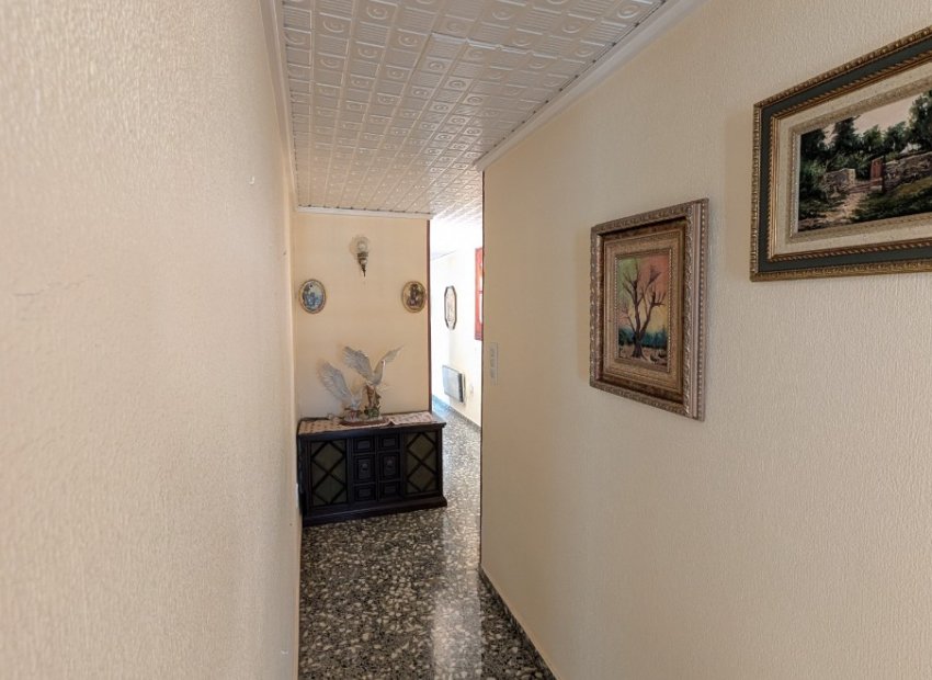 Resale - Apartment / flat - Sax
