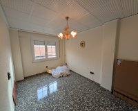 Resale - Apartment / flat - Sax