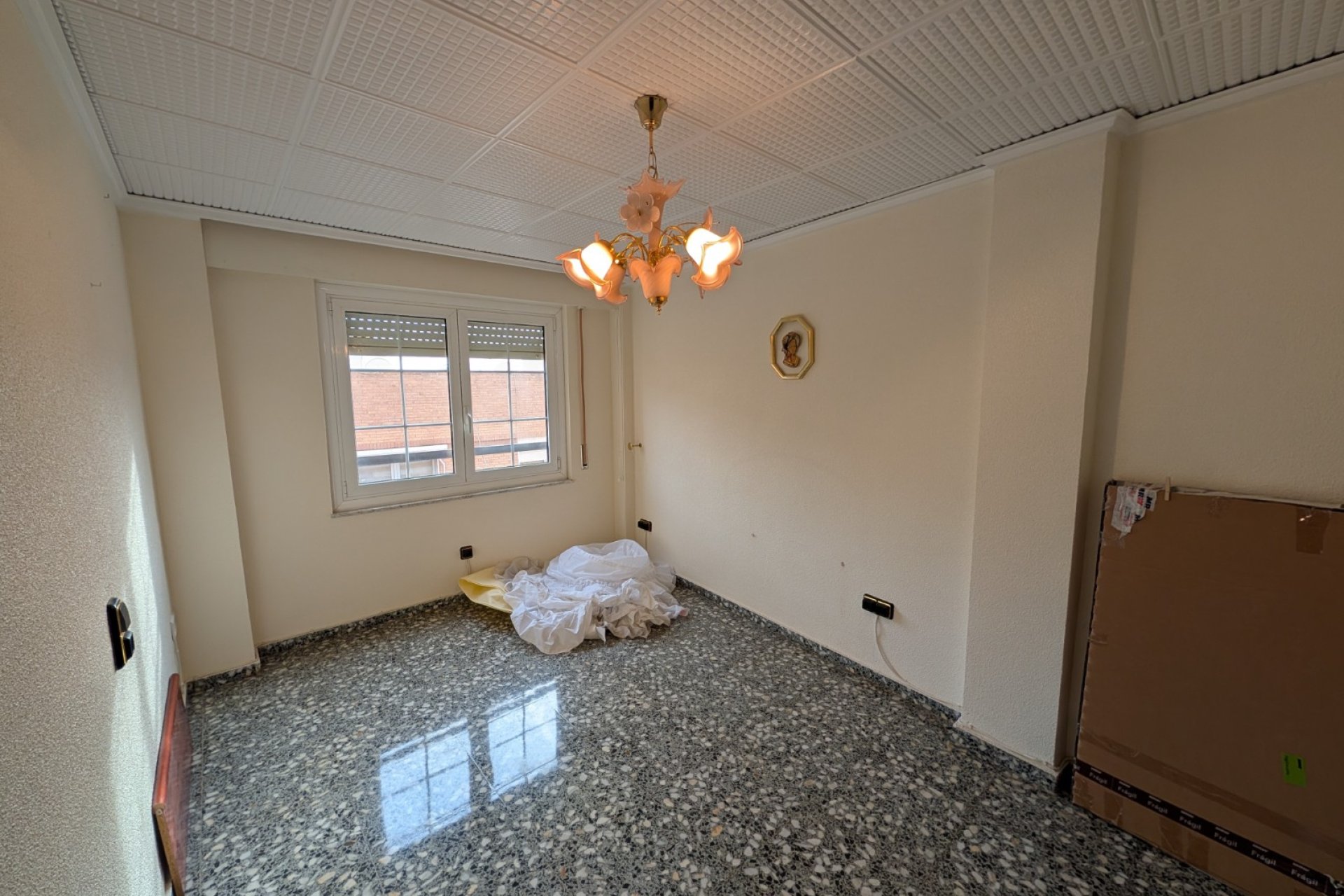Resale - Apartment / flat - Sax