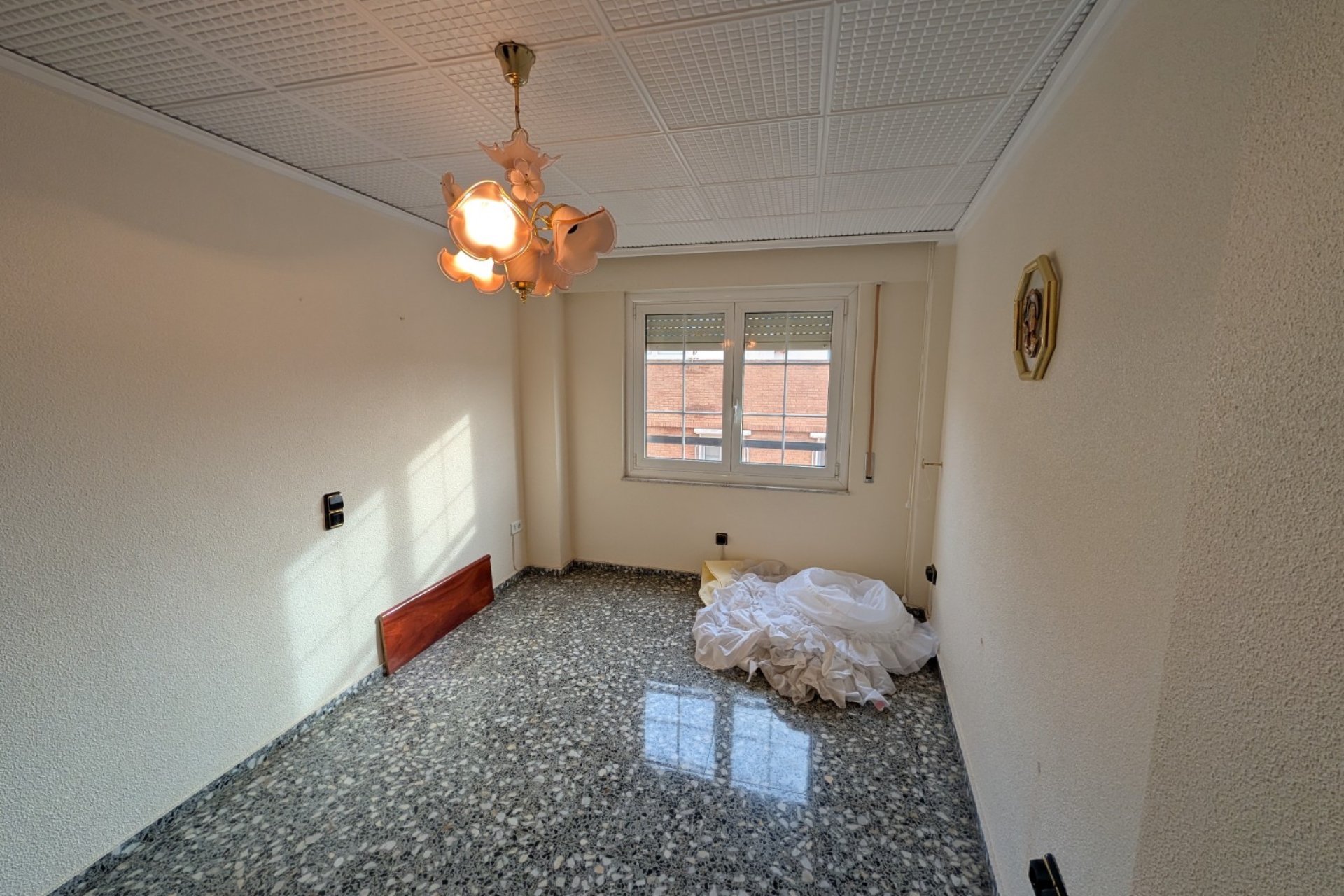 Resale - Apartment / flat - Sax