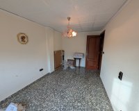 Resale - Apartment / flat - Sax