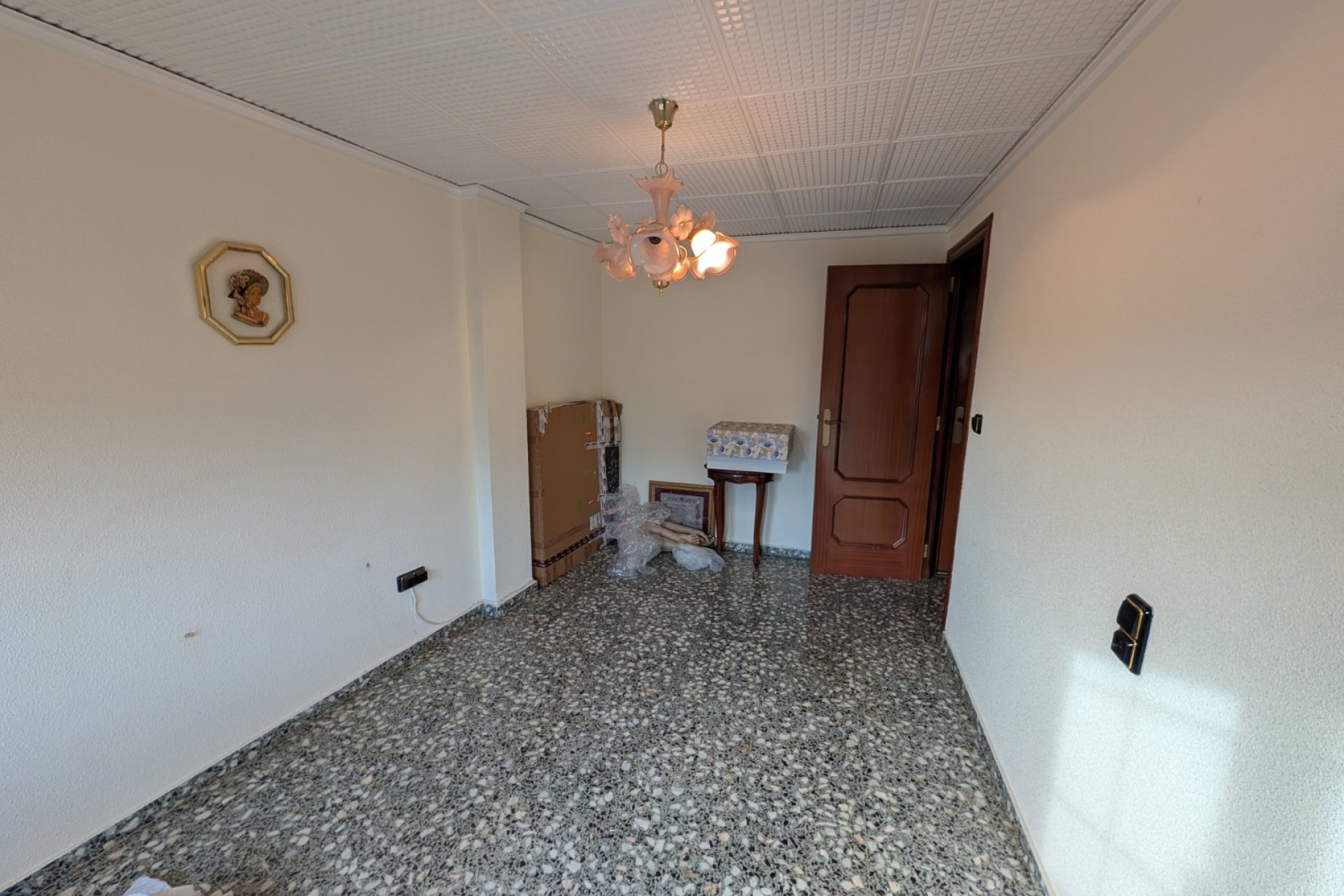 Resale - Apartment / flat - Sax