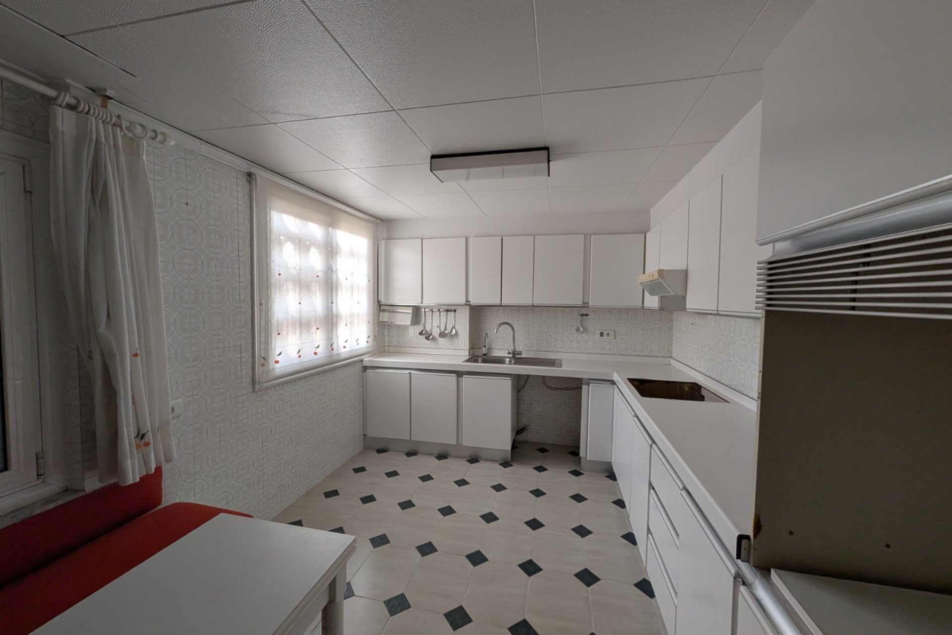 Resale - Apartment / flat - Sax
