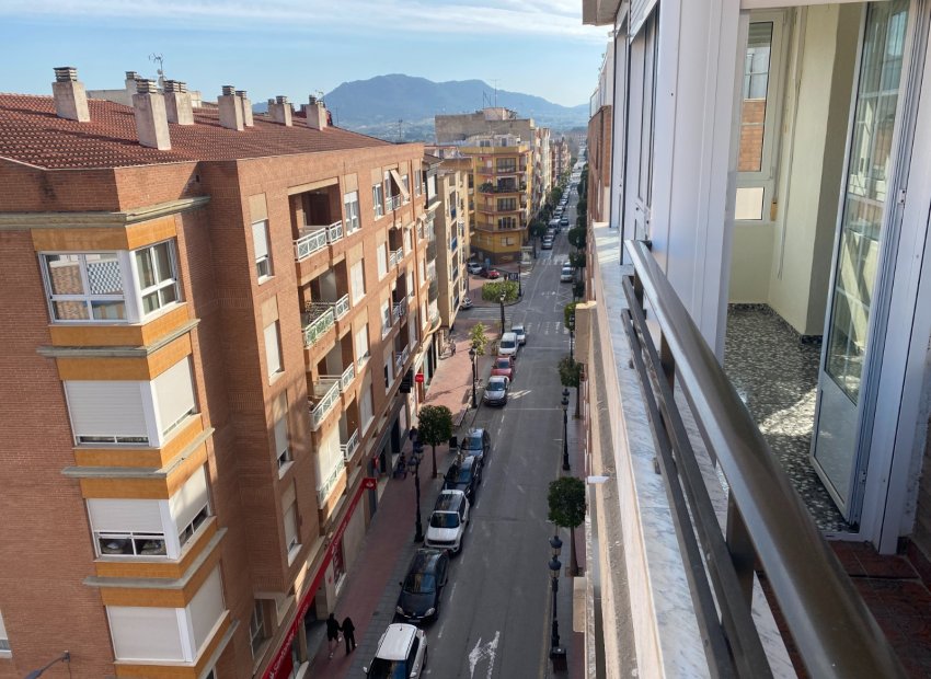 Resale - Apartment / flat - Sax
