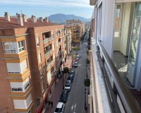 Resale - Apartment / flat - Sax