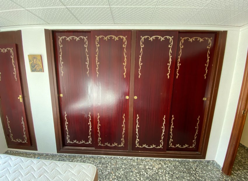 Resale - Apartment / flat - Sax