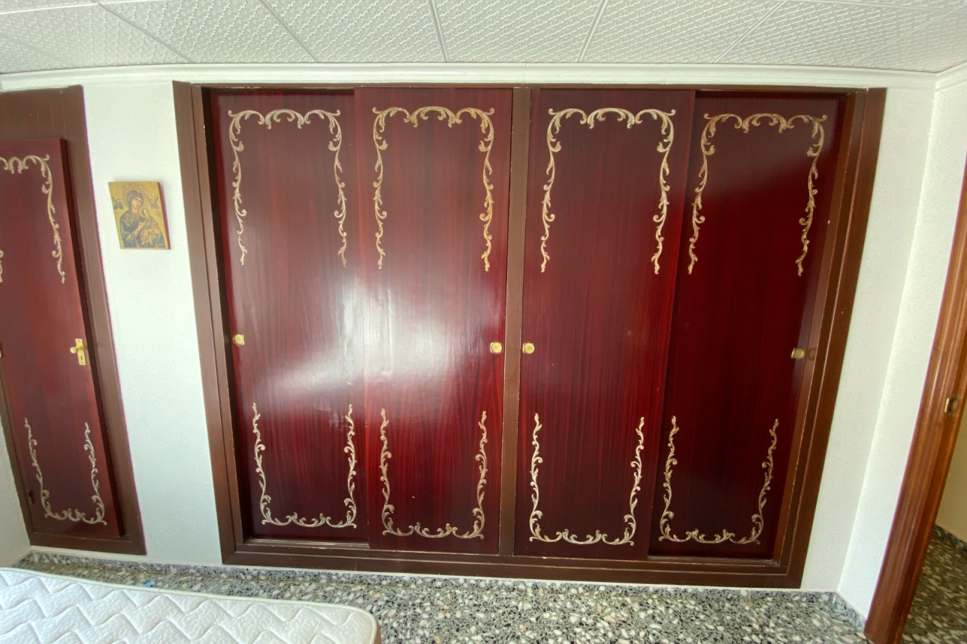 Resale - Apartment / flat - Sax
